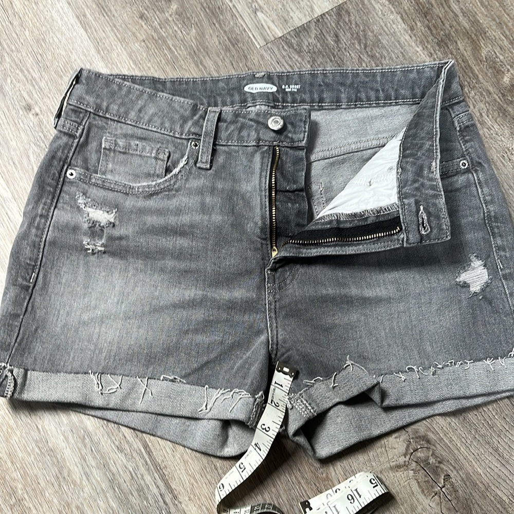 Old Navy O.G. Short High Rise distressed shorts - Picture 9 of 10